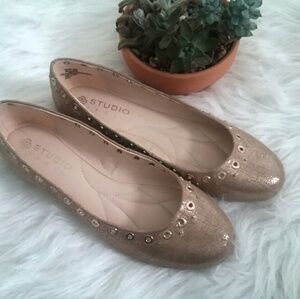 Studio Ballet Flats NWOB